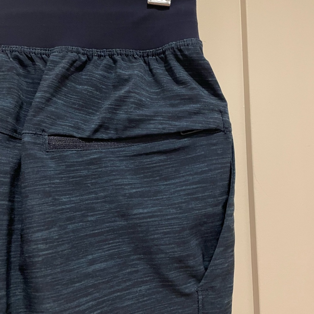 Men’s Lululemon Athletica Dark Blue / Navy Athletic Shorts - Picture 5 of 6